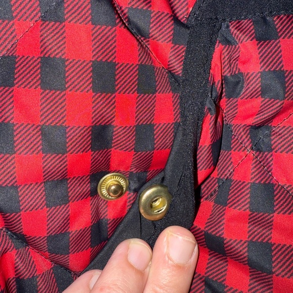 J. Crew Excursion Quilted Puffer Christmas Vest Size Small Black and Red Plaid - Picture 9 of 11